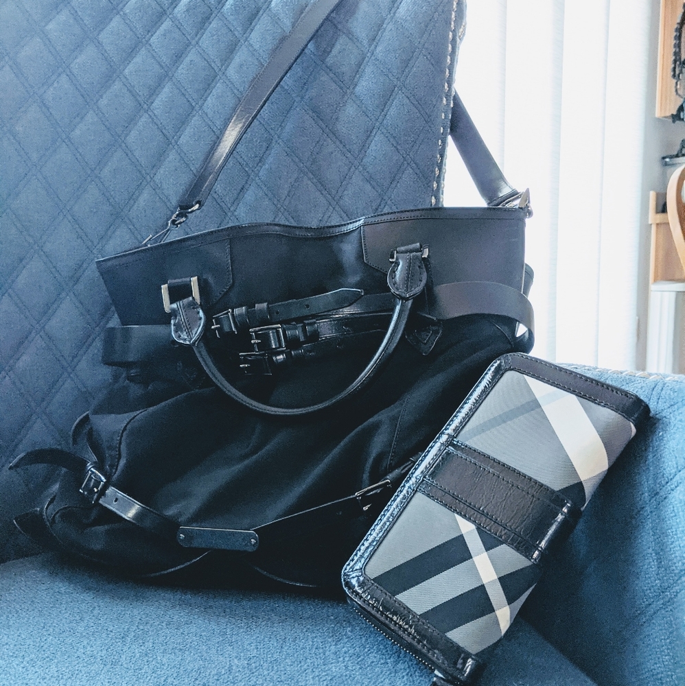 💯% Authentic Burberry purse & wallet